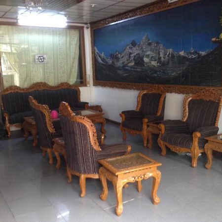 Everest Hotel Rangum Exterior foto