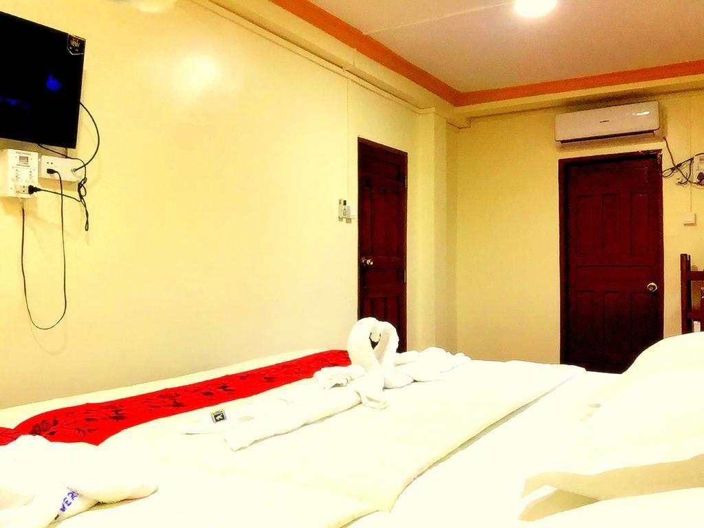 Everest Hotel Rangum Exterior foto