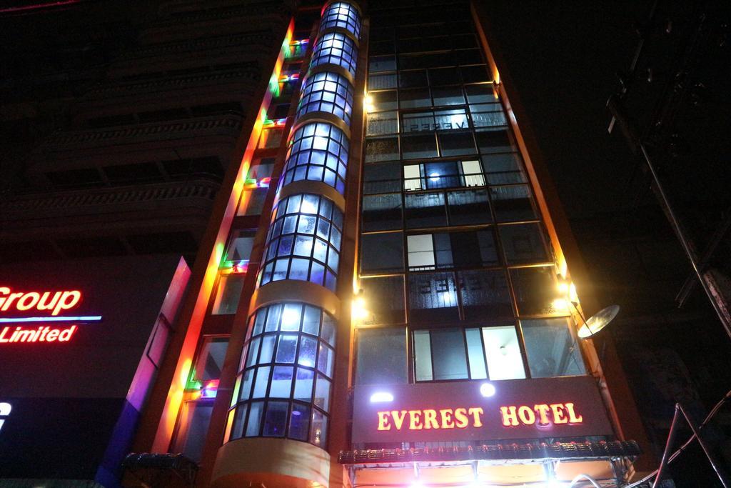 Everest Hotel Rangum Exterior foto